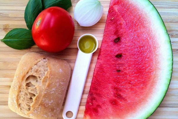 Em pleno Verão, os alimentos fresquinhos, tais como este gaspacho de melancia, são essenciais para prover uma boa hidratação!