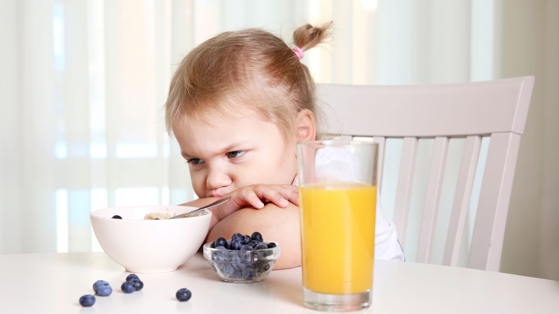 O tema da recusa alimentar é sempre algo que preocupa os pais (e também muitas avós). Depois do primeiro ano de vida a velocidade de crescimento do bebé reduz bastante, podendo refletir-se também no seu apetite.